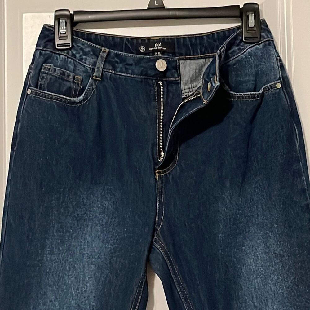 Missguided Riot High Rise Mom Jeans - Picture 4 of 10